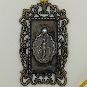 Elegant Virgin Mary Pendant