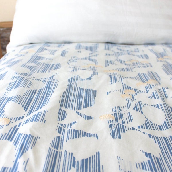 Vintage Queen Flat Sheet - Blue and White Pattern with Yellow