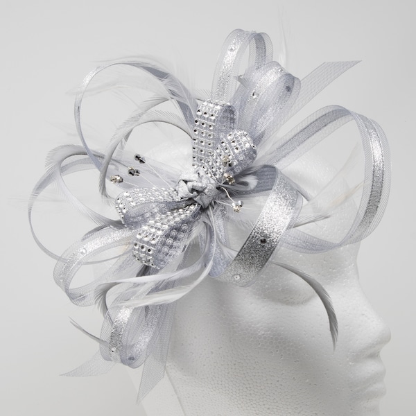 Schimmernder Silber Fascinator mit Glitzersteinen. Auf Wunsch mit Clip, Kamm oder Haarreif