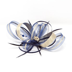 Fascinateur bleu marine avec garniture en lurex doré et strass étincelants avec peigne, clip et alice band. image 1