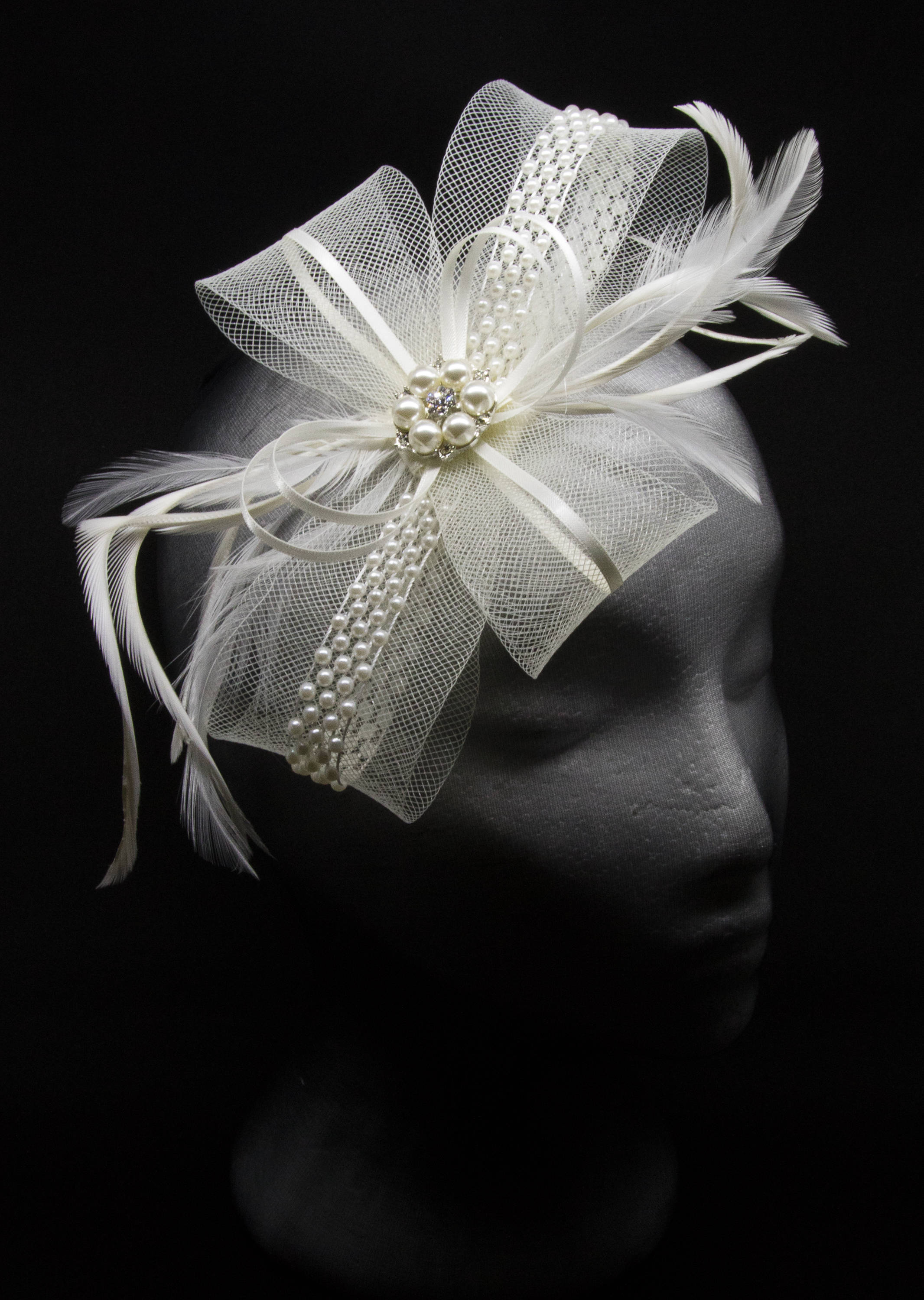 Ivory and Pearl Fascinator With Pearl 