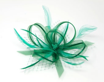 Smaragdgrüner Fascinator an Clip, Kamm und Alice Band