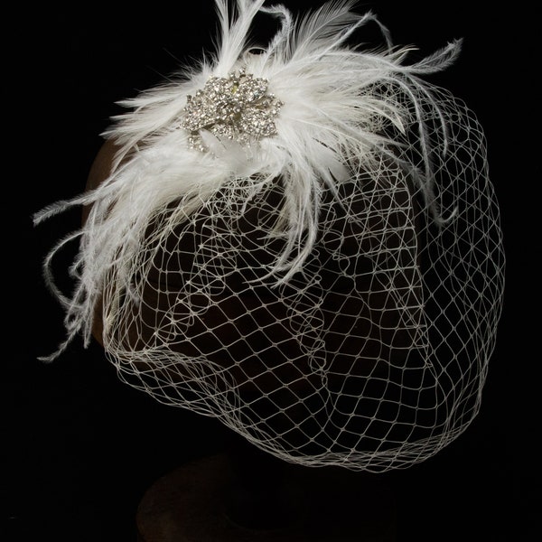 Plume d’ivoire et strass de strass bande Alice bande de mariage fascinateur de mariage avec voile facial attaché