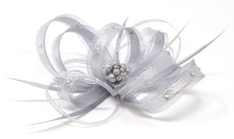 Sprankelende zilveren fascinator met kralencluster en diamanten op een kam, Alice-band en clip. afbeelding 5