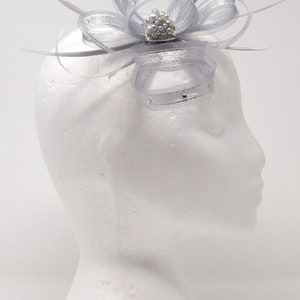 Sparkling silver fascinator with bead cluster and diamante' on a comb, Alice band & clip. 画像 3