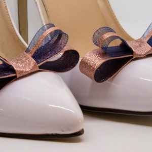 Blu navy e scintillanti clip per scarpe in lurex metallico in oro rosa ...