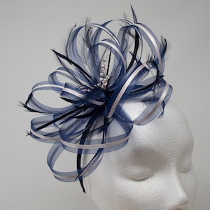 Fascinator blu navy e rosa cipria: accessorio per capelli da sposa con diamanti