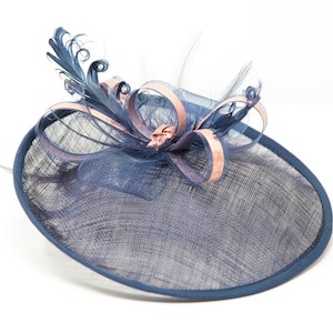 Bibi de style hatinator bleu marine et or rose avec peigne, pince et bracelet Alice.