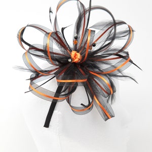 Schwarz-orangefarbener Fascinator an einer Spange, Kamm und Haarreif Bild 4