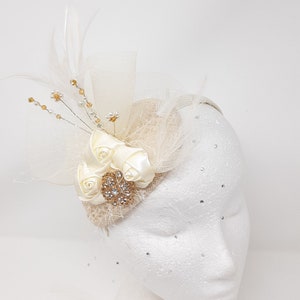 Ivory and gold fasinator with veiling and beautiful bead detail.