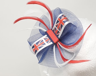 Union Jack Fascinator: Patriotic Corsage Brooch with Feathers