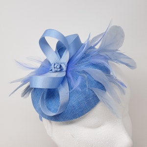 Cornflower blue percher style button fasinator with feathers.