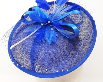 Fascinator in stile hatinator blu cobalto e argento rosa con pettine, clip e fascia alice.