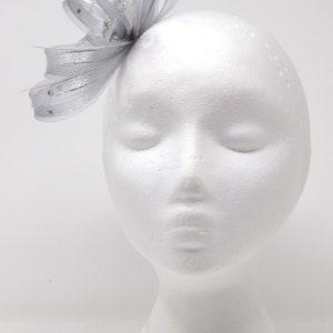 Sparkling silver fascinator with bead cluster and diamante' on a comb, Alice band & clip. 画像 4