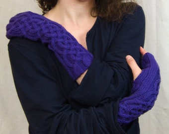 Cable knit wristwarmers / fingerless gloves - pure merino wool - MAELIG purple