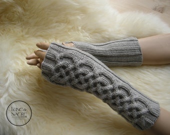 Cable knit wristwarmers / fingerless gloves - pure merino wool - MAELIG sand beige