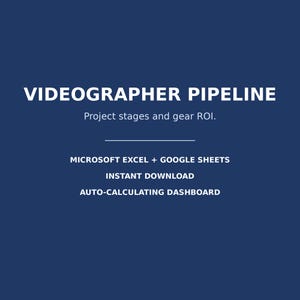Può includere: Un modello digitale blu scuro intitolato VIDEOGRAPHER PIPELINE con il sottotitolo Project stages and gear ROI. Include testo che indica la compatibilità con Microsoft Excel e Google Sheets, il download istantaneo e una dashboard di calcolo automatico.