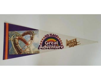 Vintage Six Flags Great Adventure Lightnin' Loops Rollercoaster felt pennant