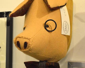 Mounted textile Pigs textile head