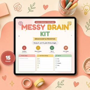 Può includere: Un tablet digitale che mostra un kit stampabile per l'ADHD chiamato Messy Brain Kit con sezioni per svuotare la mente, dare priorità e ordinare i compiti. L'interfaccia include intestazioni di testo, icone e liste di controllo.