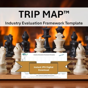 Könnte beinhalten: Eine digitale TRIP MAP Industry Evaluation Framework Template Grafik mit einem weißen Rasterdiagramm, blauem Text und einem goldenen Banner, platziert vor einem unscharfen Schachbrett mit weißen und schwarzen Schachfiguren.