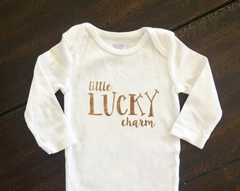 Little Lucky Charm Bodysuit, St. Patricks Day outfit, Mama's Lucky Charm, Gold Glitter bodysuit, St. Patty's Day shirt for babies