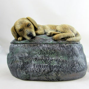 Keramisch geschilderde gouden labrador- of retriever-hondencrematie-urn - handgemaakte urn voor huisdieren