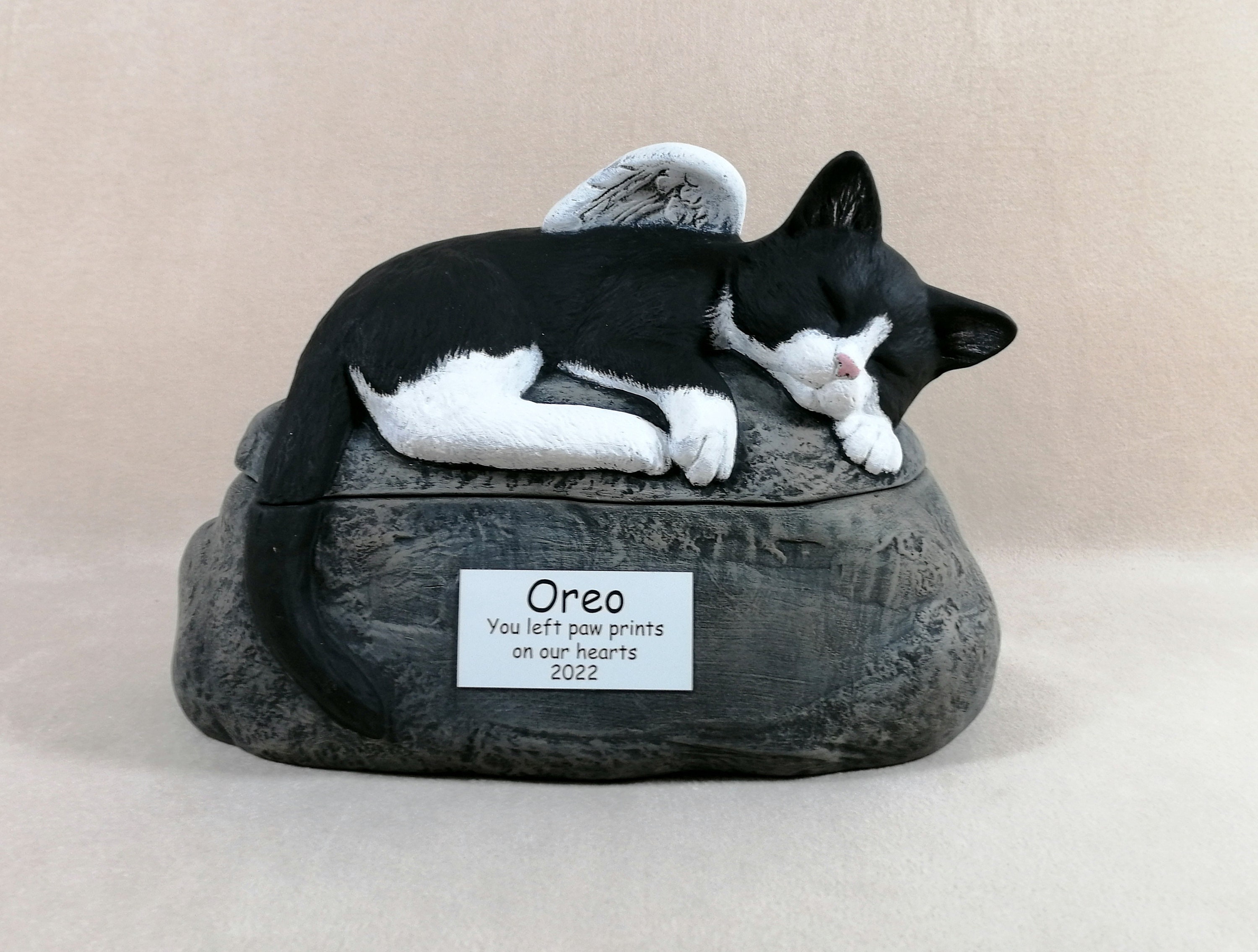 Custom made pet urns online