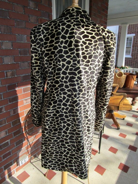 Vintage 1990s Ladies Faux Leopard Coat - image 2