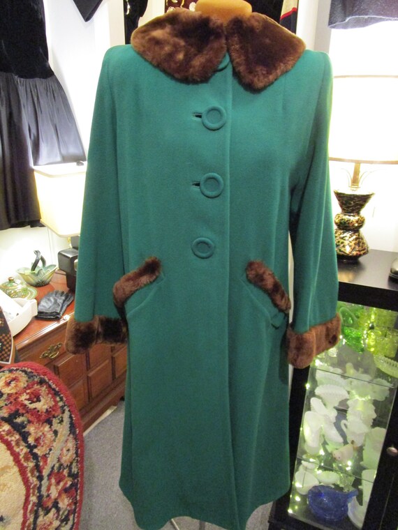 Vintage 1940s Ladies Green Wool Coat Fur Trim