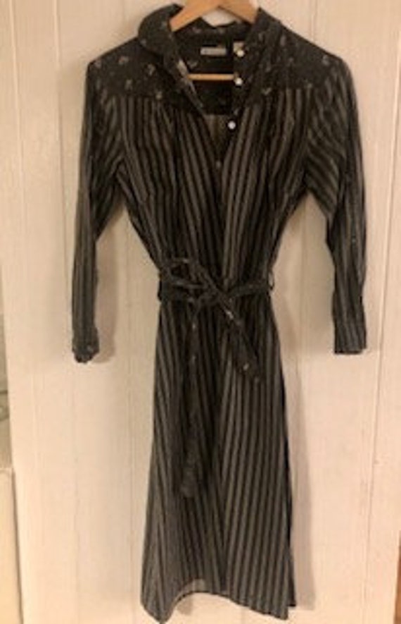 ben sherman shirt dress Solid Slim Fit In Black featuring an elastic detail slightly below the natural waist creating a cinching effect Signature Cotton Oxford Shirt in