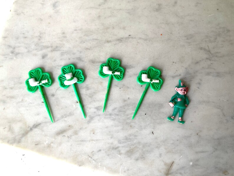 vintage plastic st patrick\u2019s day cake topper set
