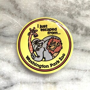vintage “I just escaped from… washington park zoo” portland zoo elephant pinback button