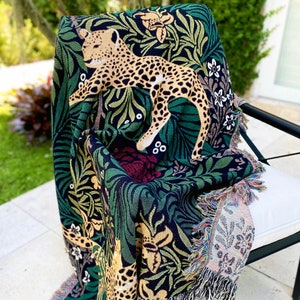 Leopard Dschungel gewebte Decke | Schönes Geburtstagsgeschenk oder Hostessengeschenk | Tropischer Dschungel Dekor | Kundenspezifisches einzigartiges Geschenk für Frau