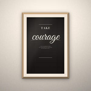 Pôster "Tenha Coragem" – Citação sobre Coragem em Inglês, Presente para Novos Começos, Tipografia Cursiva, Arte de Parede Motivacional em Preto