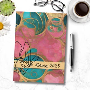 Carnet cartonné personnalisé Papillon | Aquarelle rose sarcelle | Agenda 2025 150 pages pour la gratitude, des résolutions, des souvenirs, un cadeau pour elle