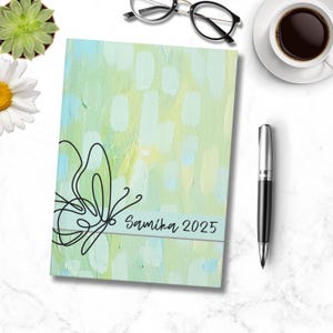 Carnet cartonné personnalisé Papillon | Peinture pastel artistique | Journal intime 2025, 150 pages pour la gratitude, des résolutions, des souvenirs, un cadeau pour elle