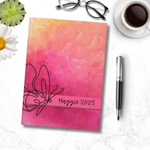Carnet cartonné personnalisé Papillon | Fard à joues rose | Journal intime 2025, 150 pages pour la gratitude, des résolutions, des souvenirs, un cadeau pour elle
