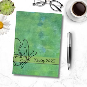Carnet cartonné personnalisé Papillon | Aquarelle verte | Journal intime 2025, 150 pages pour la gratitude, des résolutions, des souvenirs, un cadeau pour elle