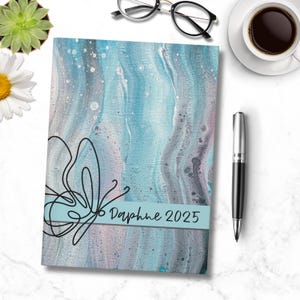 Carnet cartonné personnalisé Papillon | Bulles aquatiques | Journal intime 2025, 150 pages pour la gratitude, des résolutions, des souvenirs, un cadeau pour elle
