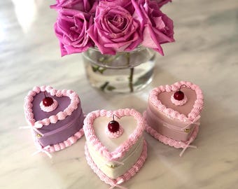 Heart cake Faux vintage inspired frosting bow trinket box