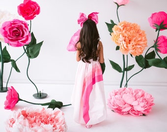 Giant free standing paper flowers. Alice in Wonderland photo props. Shop window giant flowers. Girl birthday princess party. Tea party decor