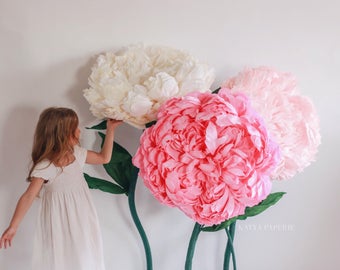 Giant self standing luxurious peonies (set of 3). Alice in Wonderland flower decor. Shop window display. Weddng photo booth. Garden party