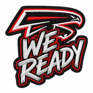 以下が含まれることがあります： 黒、赤、白で描かれた鳥の頭のロゴが、白い文字「WE READY」の上に配置された刺繍ワッペン。デザイン全体に太い黒の縁取りがあり、赤と白のステッチがアクセントとして施されている。
