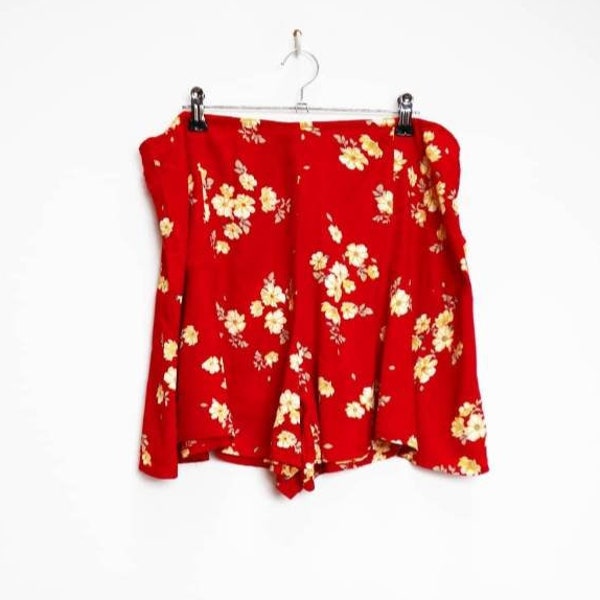 Red Rose Floral Women's Shorts