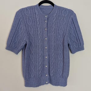 Blaue Strickjacke Vintage Cardigan Zopfmuster Strickjacke Blaue Kurzarm-Strickjacke Blaue Strickjacke Zopfmuster Pullover Vintage Blaue Strickjacke M