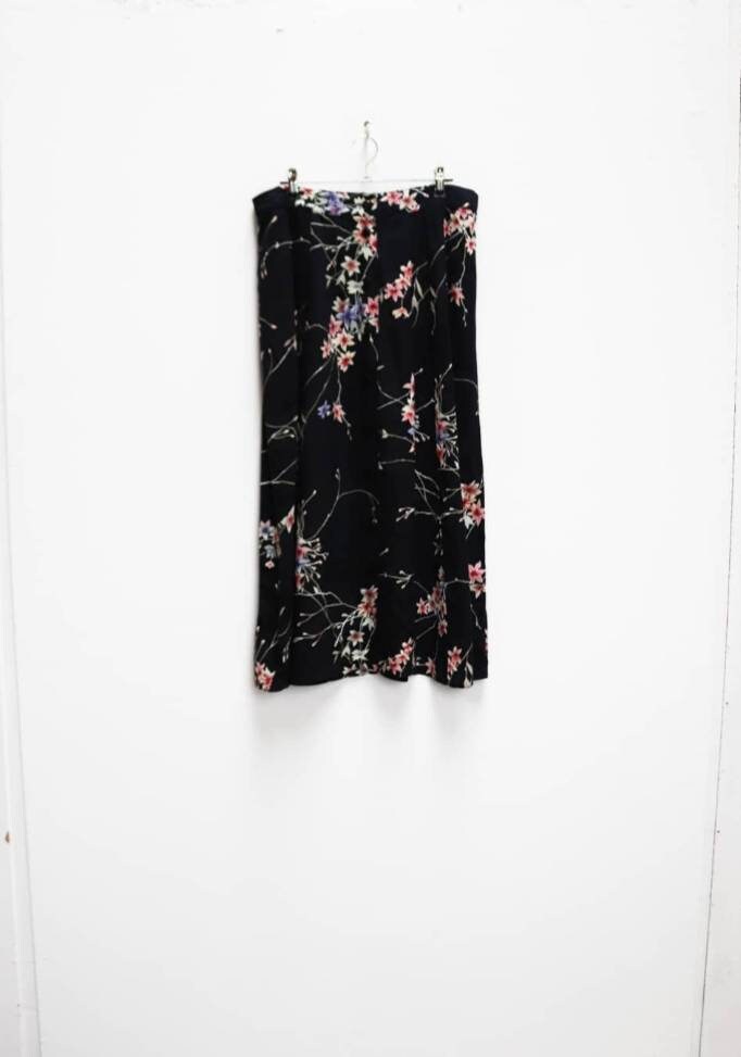 Image of Black Floral Midi-Skirt Vintage Button-Down Midi Skirt Pattern Large Women's Button Down