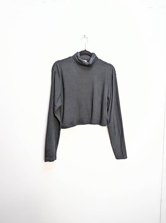 Black turtleneck crop sweater hotsell
