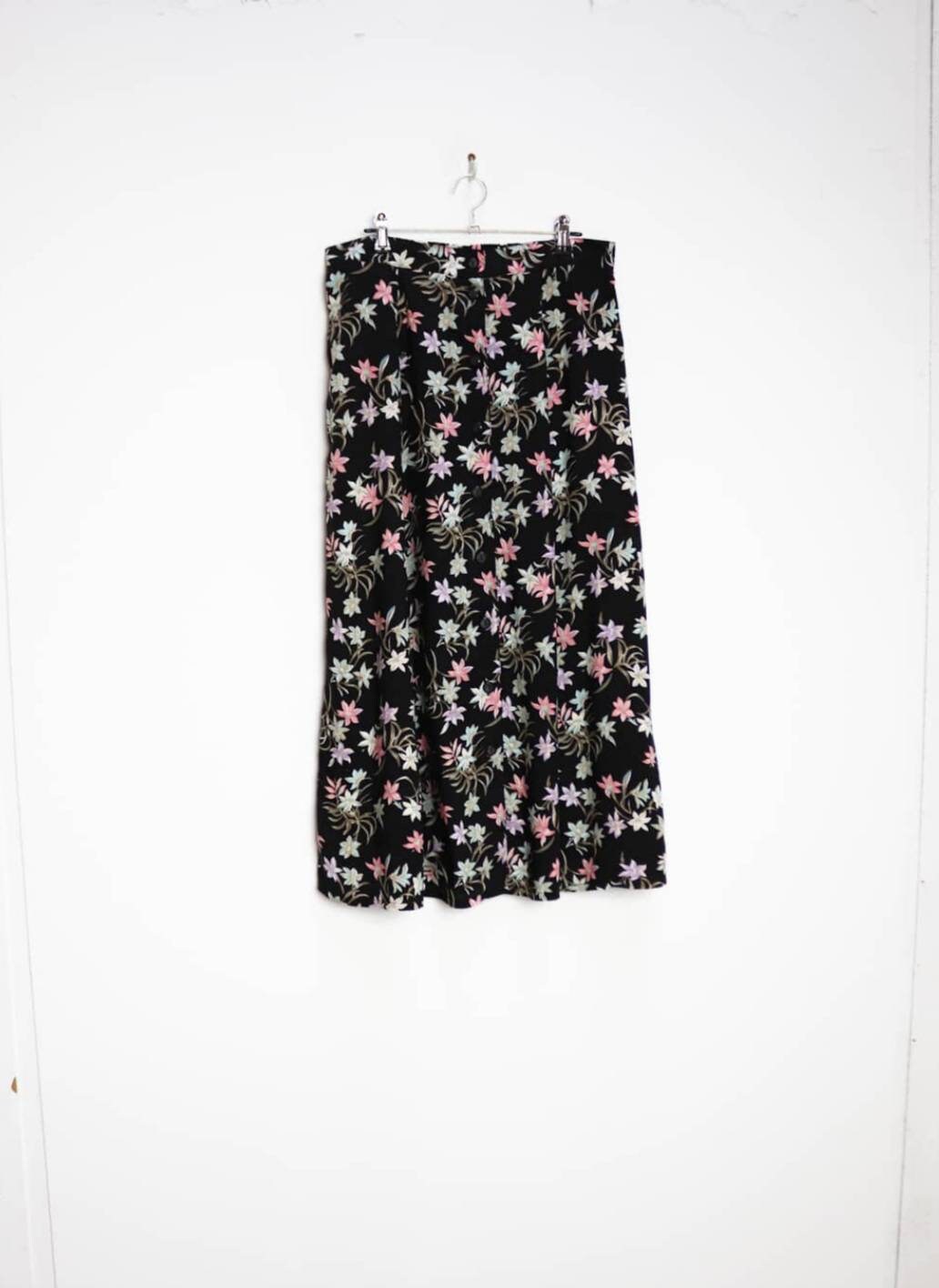 Image of Black Floral Midi-Skirt Vintage Button Down Midi Skirt Xl Button-Down Long