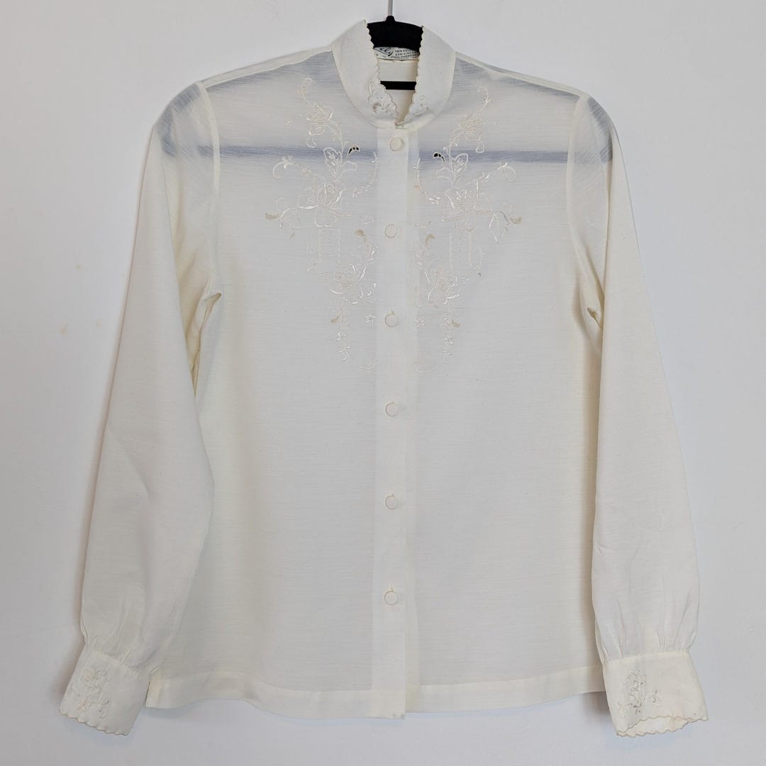 Womens White Embroidered Western-style Blouse 126686